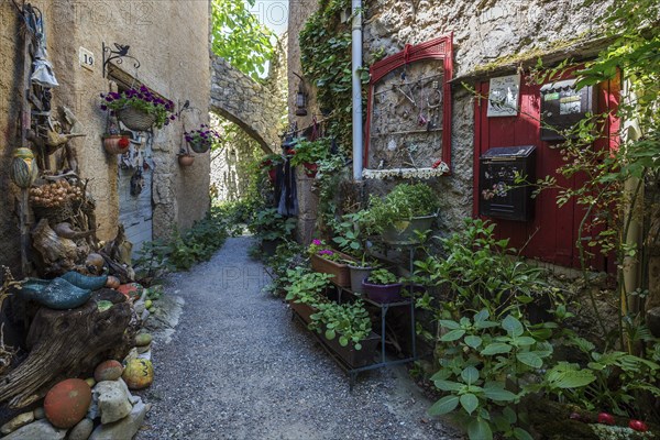 Curiosities, crime scene in an alley in Esparron-de-Verdon, Provence-Alpes-Côte d'Azur, Provence, France, Europe