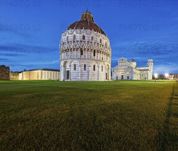 Evening Camposanto, Baptistery, Battistero di Pisa, Leaning Tower, Torre pendente di Pisa, Cathedral, Cattedrale Metropolitana Primaziale di Santa Maria Assunta, Miracles Square, Piazza dei Miracoli also Campo dei Miracoli, Piazza del Duomo, Pisa, Tuscany, Italy, UNESCO World Heritage Site, Europe