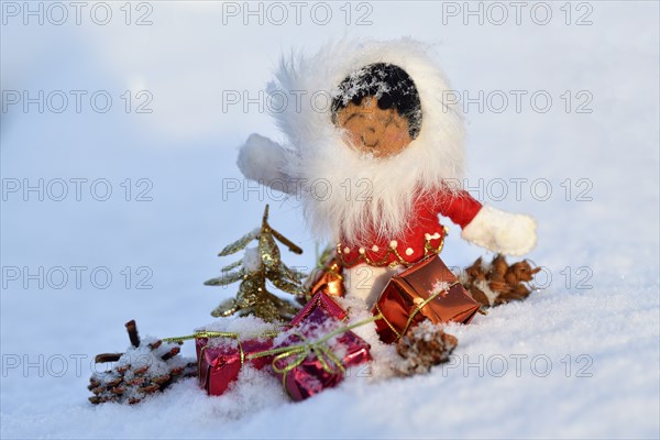 Christmas decoration, Inuit with Christmas presents in the snow