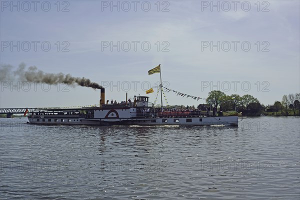 Europe, Germany, Schleswig-Holstein, Elbe, paddle steamer Kaiser Wilhelm, built 1899/ 1900 in Dresden, in front of the Elbe bridge near Lauenburg, Hamburg, Hamburg, Federal Republic of Germany, Europe