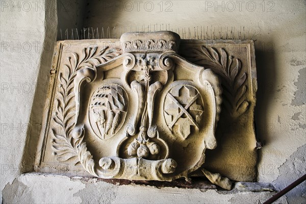 Stone relief, coat of arms in gateway, Hohentübingen Palace, Museum of the University of Tübingen MUT, higher education institution, historical building, place of learning, Renaissance complex built in the 16th century, in the palace courtyard, Eberhard Karls University of Tübingen, Tübingen, Baden-Württemberg, Germany, Europe