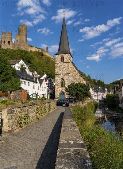 Monreal, idyllic half-timbered village in the Elz valley, ruins of the Löwenburg castle, in the district of Mayen-Koblenz, in Rhineland-Palatinate, Germany, Europe