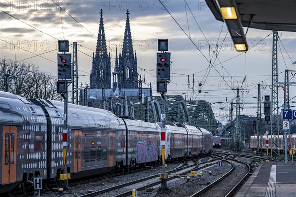 RRX train on the track in front of Cologne Central Station, Hohenzollern Bridge, Cologne Cathedral, North Rhine-Westphalia, Germany, Europe