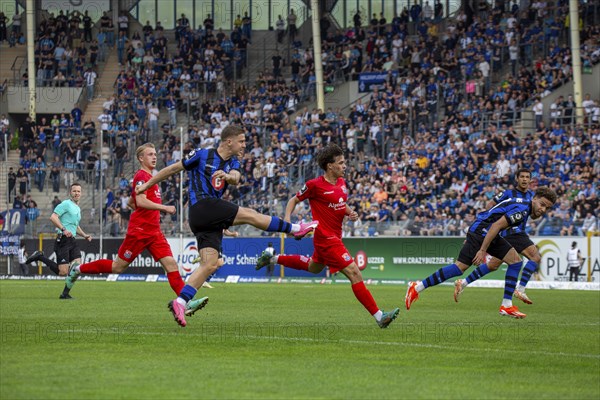 06.04.2024, Football 3rd division, Season 2023/24, Matchday 32: Waldhof Mannheim vs SpVgg Unterhaching (6:1) . Martin Kobylanski (33, Waldhof Mannheim) pulls away