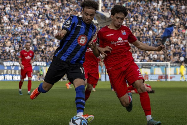 06.04.2024, Football 3rd division, Season 2023/24, Matchday 32: Waldhof Mannheim vs SpVgg Unterhaching (6:1) . In the picture: Jalen Hawkins (11, Waldhof Mannheim) and Max Lamby (3, SpVgg Unterhaching)
