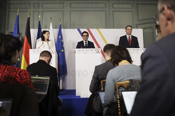 Annalena Bärbock (Alliance 90/The Greens), Federal Foreign Minister, Stephane Sejourne, Minister for Europe and Foreign Affairs of the French Republic, and Radoslaw Sikorski, Minister for Foreign Affairs of the Republic of Poland, at a joint press conference during the meeting of the Weimar Triangle at the Château de la Celle in La Celle-Saint-Cloud, 12 February 2024. Photographed on behalf of the Federal Foreign Office