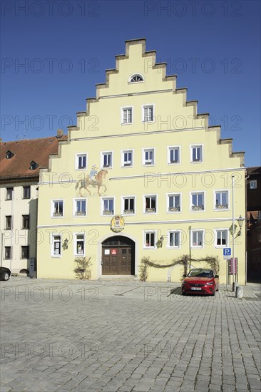 Yellow building with stepped gable, market square, Feuchtwangen, Middle Franconia, Franconia, Bavaria, Germany, Europe