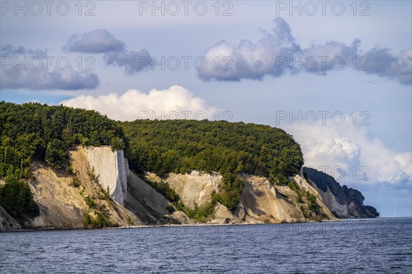 The chalk cliffs of Rügen, cliffs of the Stubbenkammer, in the Jasmund National Park, view of the Baltic Sea and the chalk cliffs coast, between Sassnitz and Lohme, Mecklenburg-Western Pomerania, Germany, Europe