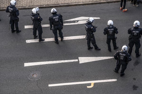 Police officers, police task force, on duty at the demonstration against the AFD party conference in Essen, North Rhine-Westphalia, Germany, Europe