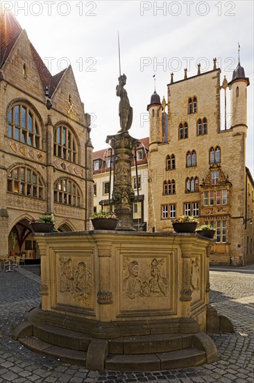 Historic Market Square, Roland Fountain with Town Hall and Temple House, Hildesheim, Lower Saxony, Germany, Europe