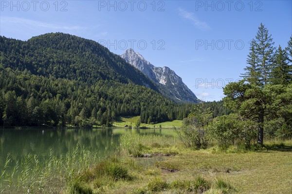 Lautersee with Wetterstein mountains, Mittenwald, Werdenfelser Land, Alps, Upper Bavaria, Bavaria, Germany, Europe