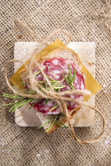 Presentation of a snack of bread and salami