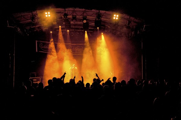 The Dresden Campus Party took place for the 16th time. The crowd rocked on a total of 6 band and party floors