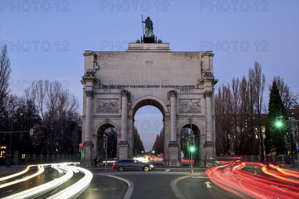 Siegestor by the architect Friedrich von Gärtner (1852), blue hour, Munich, Bavaria, Germany, Europe