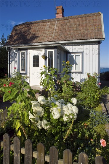 Wooden house with front garden in the small place, village, village, swedish, lovely, living, rural, Kristianopel in Kalmarsund