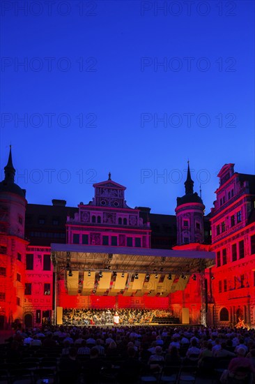 Dresden Music Festival in the large courtyard of the Dresden Residence Palace, Feuersnot, by Richard Strauß With the Dresden Festival Orchestra and choir and soloists of the Semper Opera, a musically and atmospherically entrancing experience in the open air