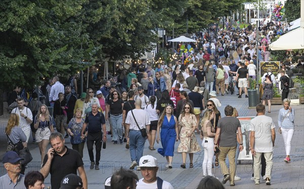 Pedestrian zone, holidaymaker, Bohaterow Monte Cassino, Sopot, Pomeranian Voivodeship, Poland, Europe