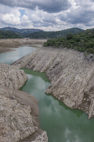 Barrage de Bimont reservoir with lowered water level, Beaurecueil, Provence-Alpes-Côte dAzur, France, Europe