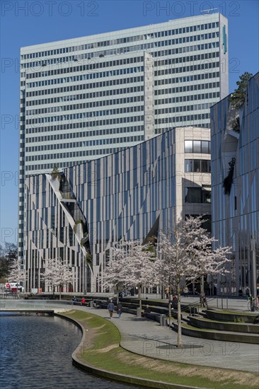 Kö-Bogen building, shops, restaurants and offices, at the Hofgarten, behind Dreischeibenhaus, Düsseldorf, Germany, Europe
