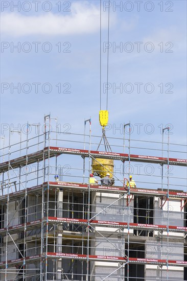 Housing construction, new construction of 50 flats, new development area, apartment building, construction site, crane, concreting, Winnenden, Baden-Württemberg, Germany, Europe
