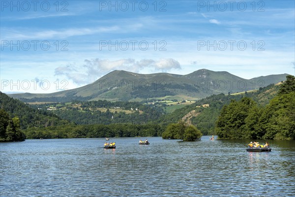 Summer activities on Lake Chambon with the Sancy Massif in the background, Puy-de-Dôme, Auvergne-Rhone-Alpes, France, Europe