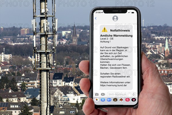 Symbolic image Cell Broadcast, warning service via mobile phone, by SMS, to all devices located in the area of radio cells, transmission masts, which may be at risk, in the event of natural disasters, major incidents, accidents, etc., sent via the network operators, in cooperation with the Federal Office of Civil Protection and Disaster Assistance, BBK