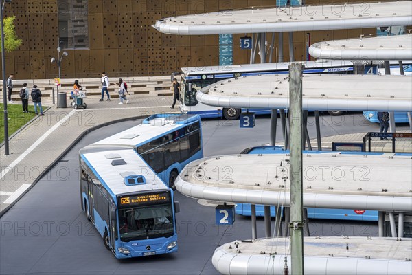 Wuppertal, central bus station, at the main railway station, 5 platforms with 18 stops for WSW buses, right next to the railway tracks, Wuppertal, North Rhine-Westphalia, Germany, Europe