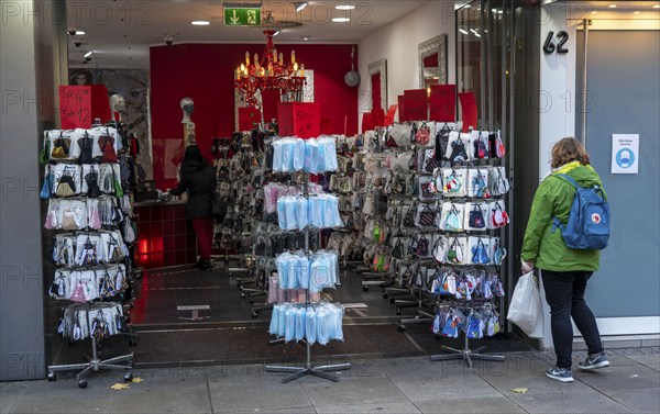 Protective masks pop-up store in the city centre, shopping street Westenhellweg, shopping street, pedestrian zone, full, many people shopping, during the second lockdown in the Corona crisis, Dortmund, North Rhine-Westphalia, Germany, Europe