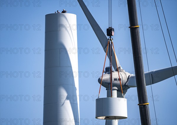 New construction of four Enercon E-160 turbines, repowering of a wind farm near Issum, construction of the tower, 9 older wind turbines from the manufacturer Enercon (E-58 model series) are dismantled, which have been in operation for over two decades, with a total output of 22 megawatts replaced, Lower Rhine, North Rhine-Westphalia, Germany, Europe