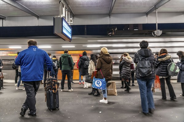 Station, RRX regional express train on platform, passengers, Essen, North Rhine-Westphalia, Germany, Europe