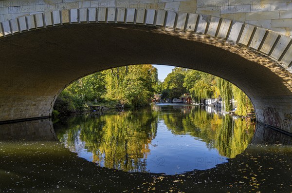 River course at the railway bridge next to the Tiergartenufer, Berlin-Tiergarten railway station, Berlin, Germany, Europe