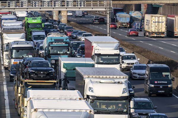 Traffic jam on the A3 motorway, at the Köln-Ost junction, heading south, four lanes jammed with cars and many trucks, over 8 kilometres in total, Cologne, North Rhine-Westphalia, Germany, Europe