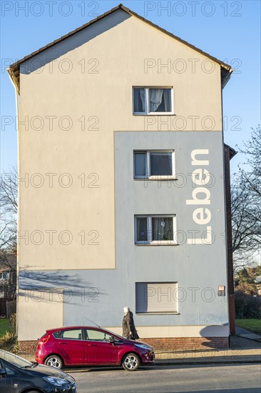 Residential buildings, rented flat, façade with the inscription Leben, on Adolf-Schmidt-Strasse, Essen-Holsterhausen, Essen, North Rhine-Westphalia, Germany, Europe