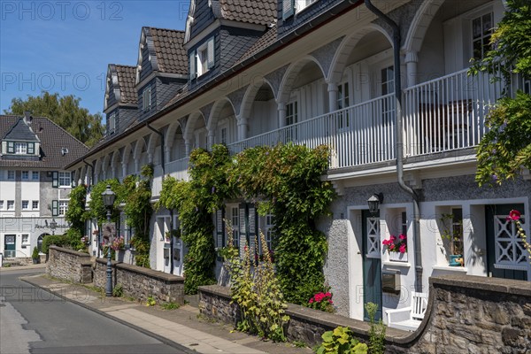 Houses on the market square of the Margarethenhöhe housing estate, listed garden city estate, built from 1906 to 1938, Essen, Germany, Europe
