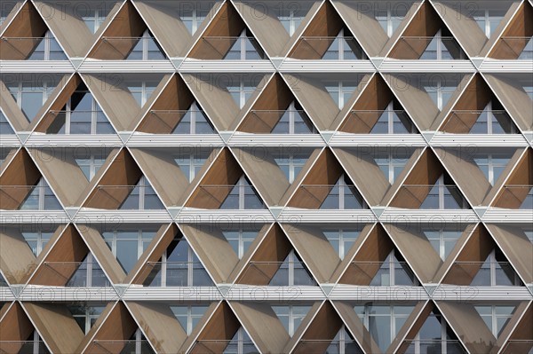 Façade with honeycomb structure, office building The Cradle by HPP Architekten, innovative timber hybrid construction, sustainable building, Düsseldorf Media Harbour, Düsseldorf, North Rhine-Westphalia, Germany, Europe