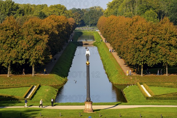 Historic baroque gardens in Kleve, from the 17th century, amphitheatre on the Springenberg, sculpture of the New Iron Man, spa town of Kleve, North Rhine-Westphalia, Germany, Europe