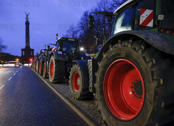 Thousands of farmers demonstrate with their tractors against the planned cancellation of the agricultural diesel subsidy, Berlin, 15.01.2024