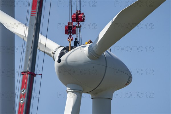 Repowering of a wind farm near Issum, 9 older wind turbines from the manufacturer Enercon (model series E-58) will be dismantled, which have been in operation for over two decades, will be replaced by a total of four Enercon E-160 turbines, under construction, with a total output of 22 megawatts, Lower Rhine, North Rhine-Westphalia, Germany, Europe