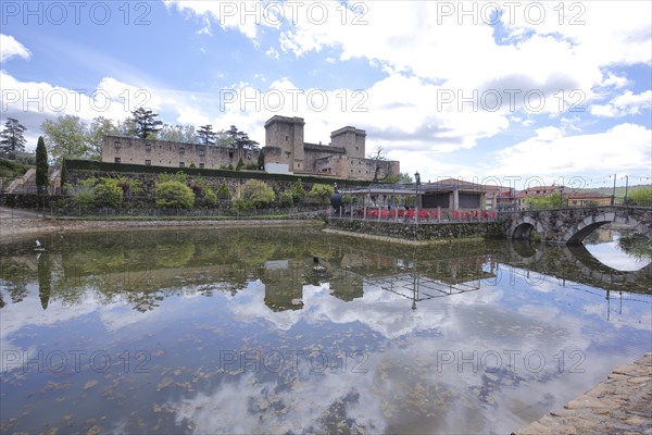 Castle Palace with pond and arched bridge Castillo Palacio de los Condes de Oropesa, Reflection, Jarandilla de la Vera, Sierra de Gredos, Extremadura, Spain, Europe