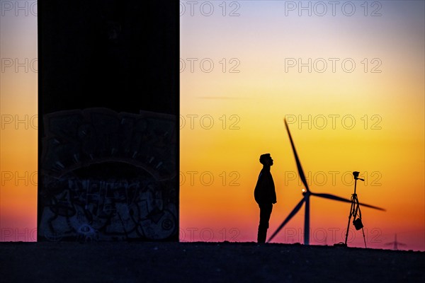 Sculpture by Richard Serra, Bramme for the Ruhr area on the Schurenbach spoil tip, photographer, selfie, wind turbine, in Essen, Germany, Europe