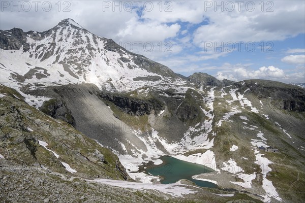 Mountain landscape with snow and blue mountain lake, summit Hoher Riffler and Friesenbergsee, Berliner Höhenweg, Zillertal Alps, Tyrol, Austria, Europe