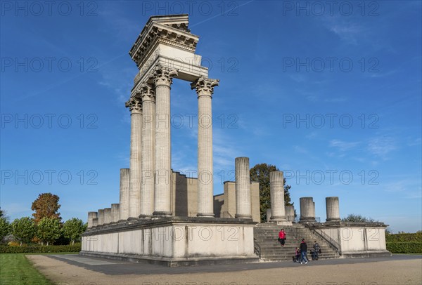 Xanten Archaeological Park, open-air museum on the site of the former Roman city of Colonia Ulpia Traiana, North Rhine-Westphalia, Germany, Ruins, replica of the harbour temple, in Xanten Archaeological Park, open-air museum on the site of the former Roman city of Colonia Ulpia Traiana, North Rhine-Westphalia, Germany, Europe