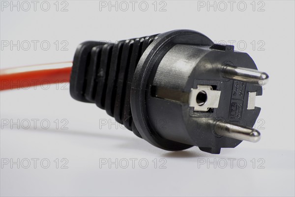 Black Schuko plug, earthing contact, for 230 V power cables