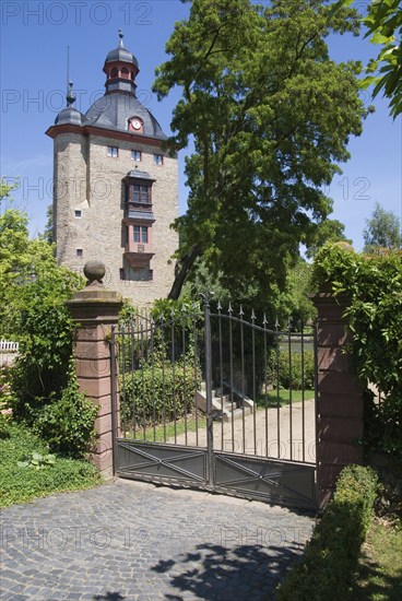Vollrads Winery and Castle (medieval residential tower), Rheingau, Hesse, Germany, Europe