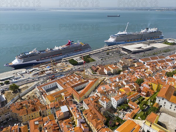 Harbour with cruise ships next to a city with red roofs on the coast of the sea, aerial view, cruise ships, Lisbon, Lisboa, Portugal, Europe