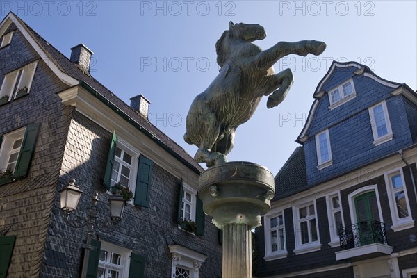 Horse fountain by Rudolf Christian Baisch in front of the town history centre, Mettmann, Bergisches Land, North Rhine-Westphalia, Germany, Europe