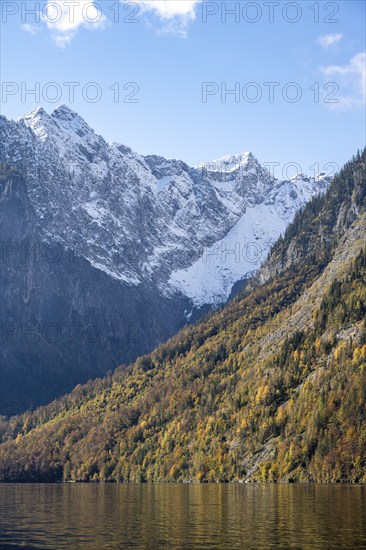 Königssee with Watzmann massif, autumnal mountain landscape, Berchtesgaden National Park, Berchtesgadener Land, Upper Bavaria, Bavaria, Germany, Europe
