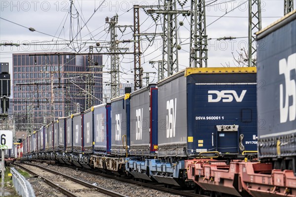 Goods train, on a track west of the main railway station of Frankfurt am Main, track system, signals, overhead lines, Hesse, Germany, Europe