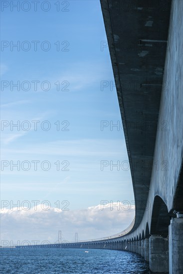 Storebæltsbro Nyborg, Sund Bridge Fyn-Sjælland, Fyn-Sealand, railway and motorway bridge, Great Belt, side view, concrete construction, Baltic Sea, Fyn, Fyn Island, Denmark, Europe
