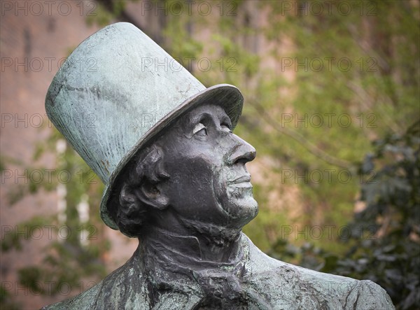 Poet and writer Hans Christian Andersen, bronze sculpture by Henry Luckow-Nielsen, Hans Christian Andersen's Boulevard, Copenhagen, Denmark, Europe